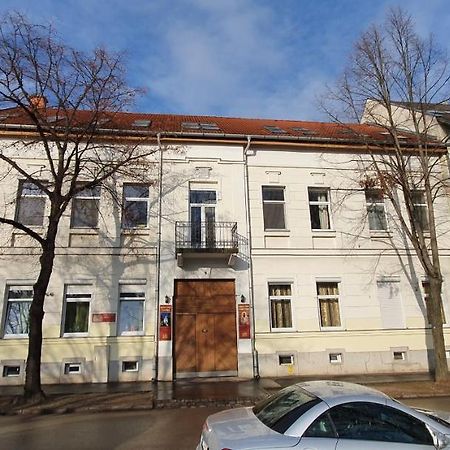 Hostel Romzsa Todor Kollegium Segedín Exteriér fotografie