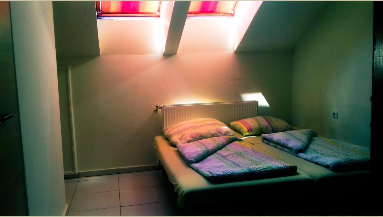 Hostel Romzsa Todor Kollegium Segedín Exteriér fotografie