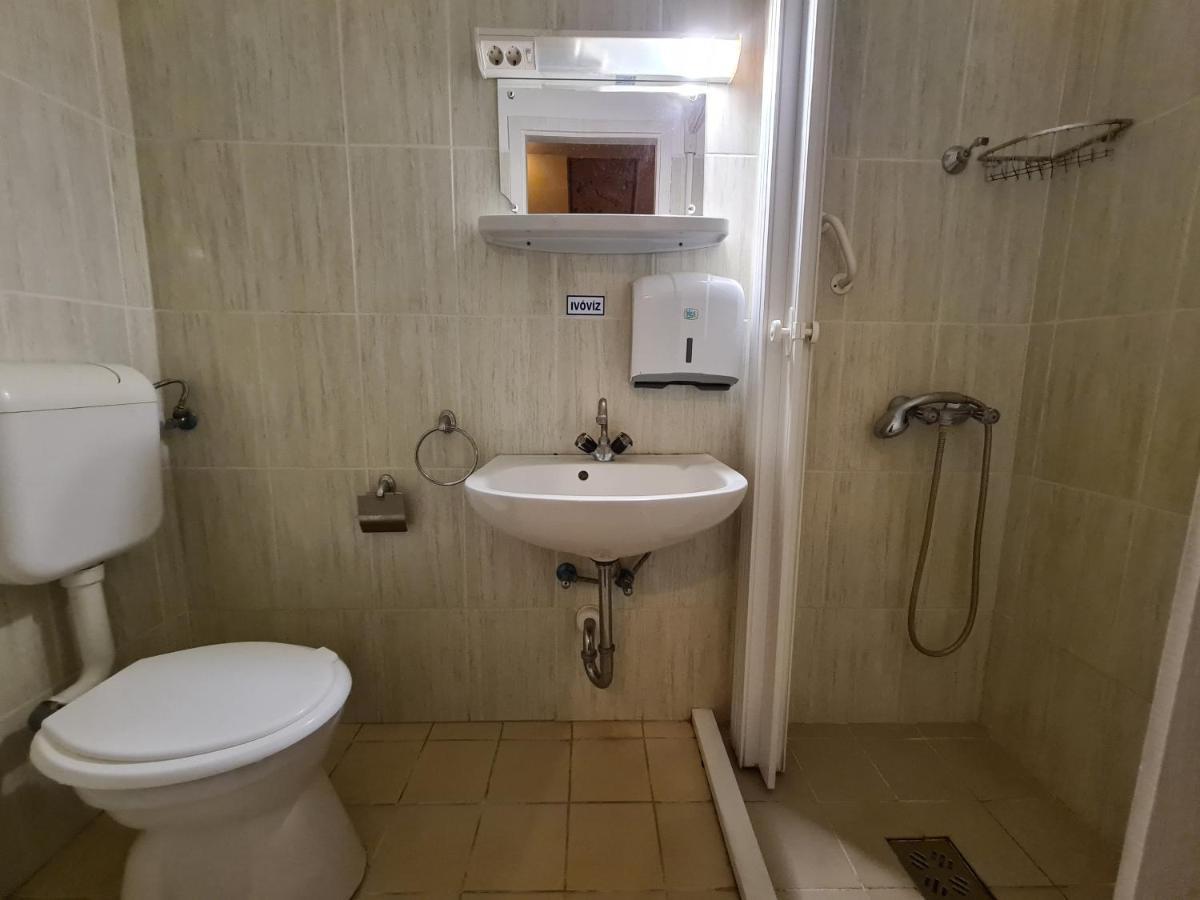 Hostel Romzsa Todor Kollegium Segedín Exteriér fotografie