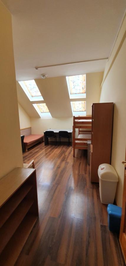Hostel Romzsa Todor Kollegium Segedín Exteriér fotografie