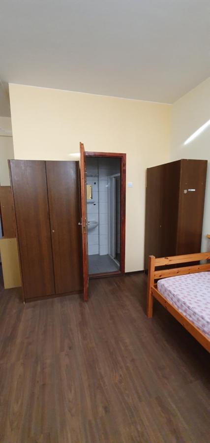 Hostel Romzsa Todor Kollegium Segedín Exteriér fotografie
