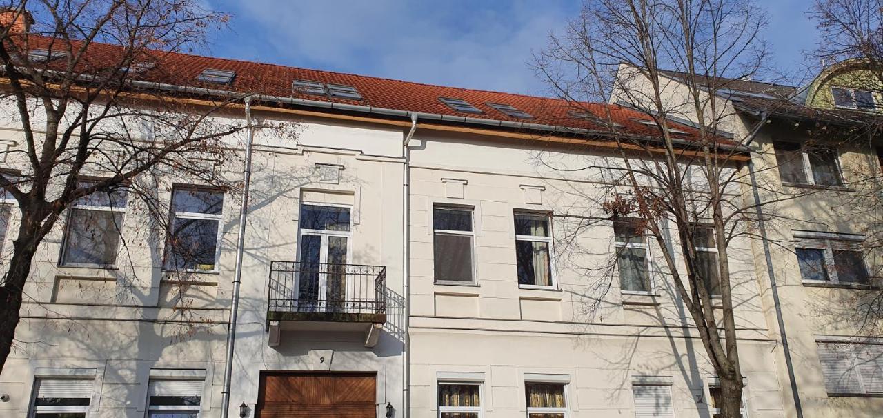 Hostel Romzsa Todor Kollegium Segedín Exteriér fotografie