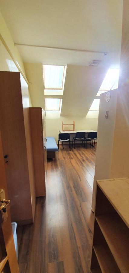Hostel Romzsa Todor Kollegium Segedín Exteriér fotografie