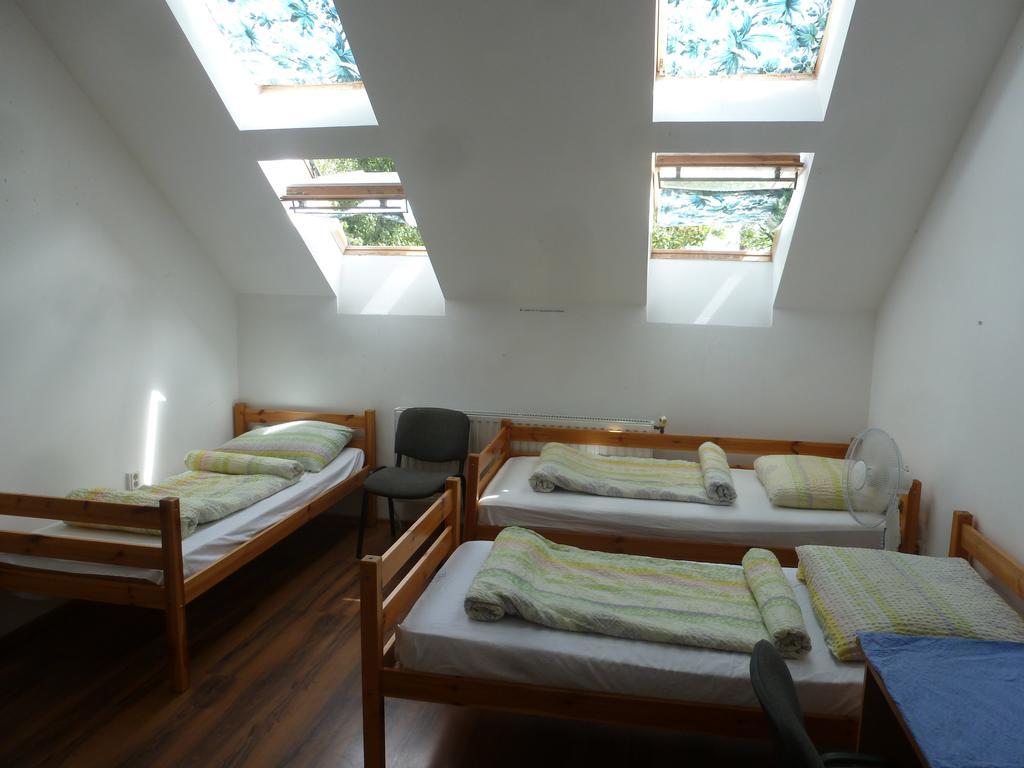 Hostel Romzsa Todor Kollegium Segedín Pokoj fotografie